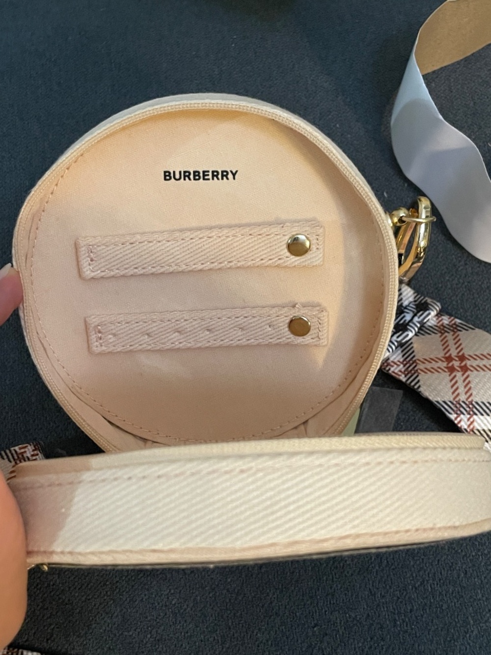 Burberry - Picture 8 of 8